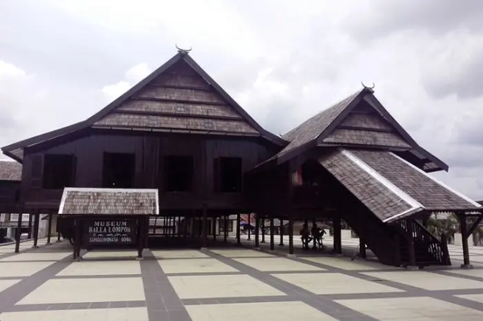 Balla Lompoa, a Tourist Destination Full of Historical Value in Gowa